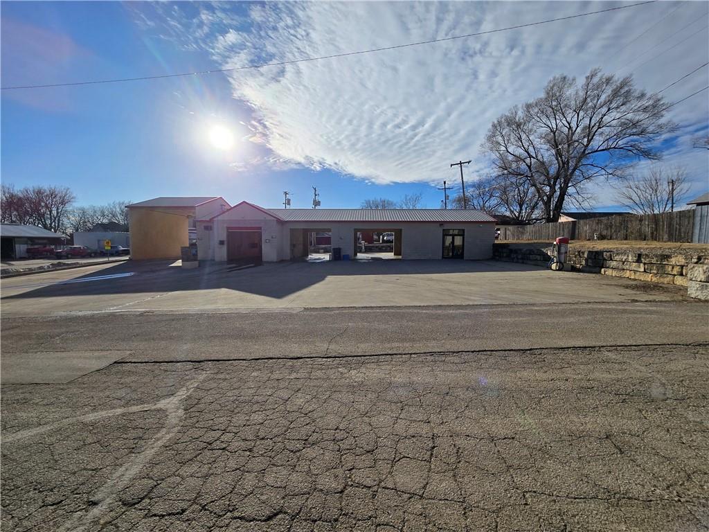 106 E Lake Street Property Photo 37