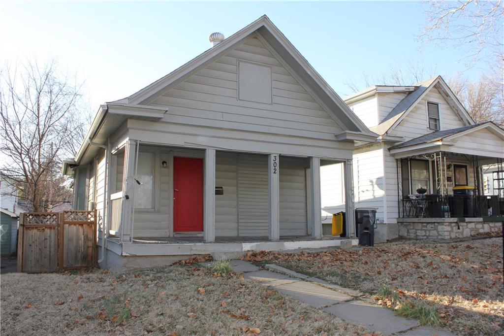302 N Oakley Avenue Property Photo