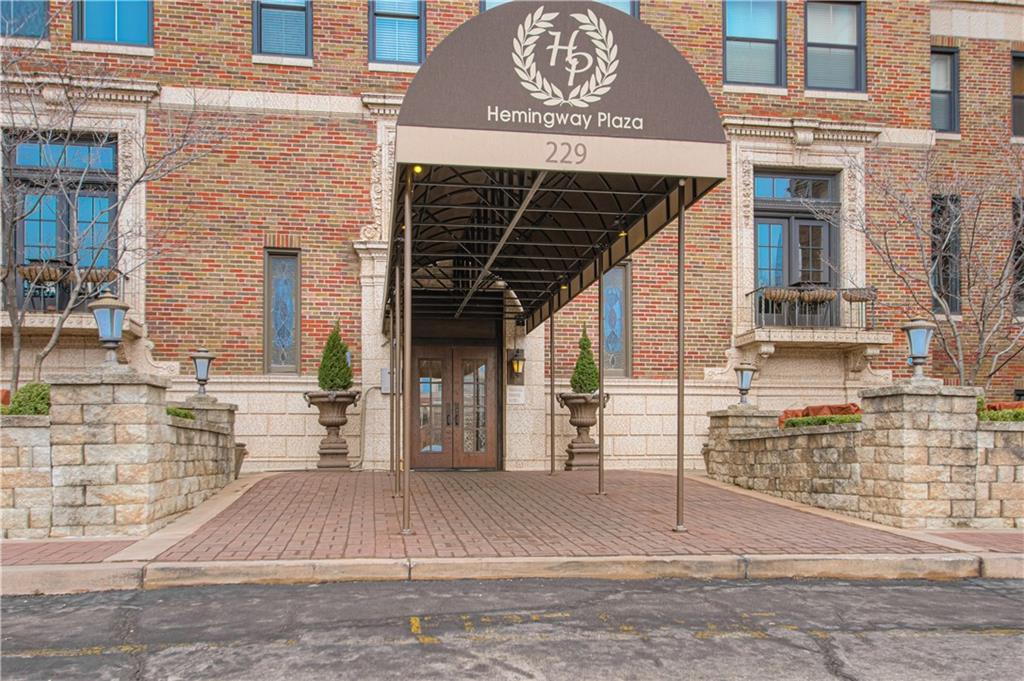 229 Ward Parkway Property Photo