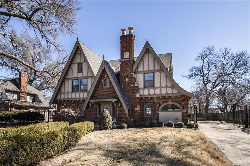 7311 Ward Parkway Property Photo