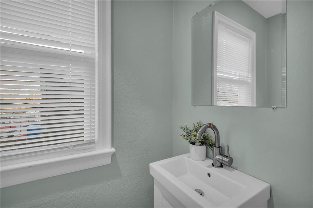 936 E Gregory Boulevard Property Photo 24