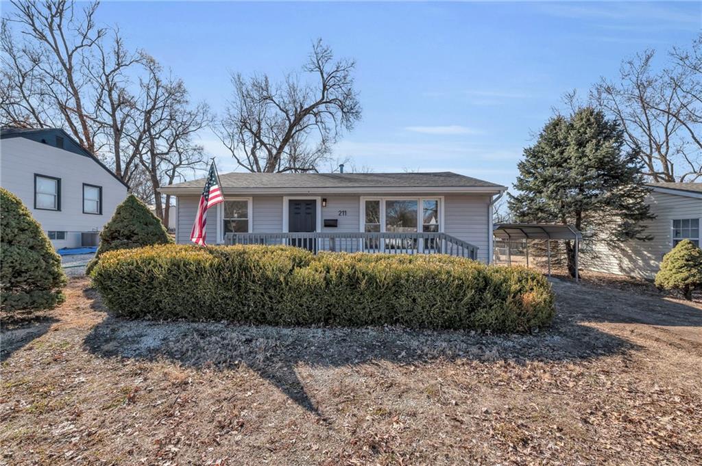 211 W North Avenue Property Photo