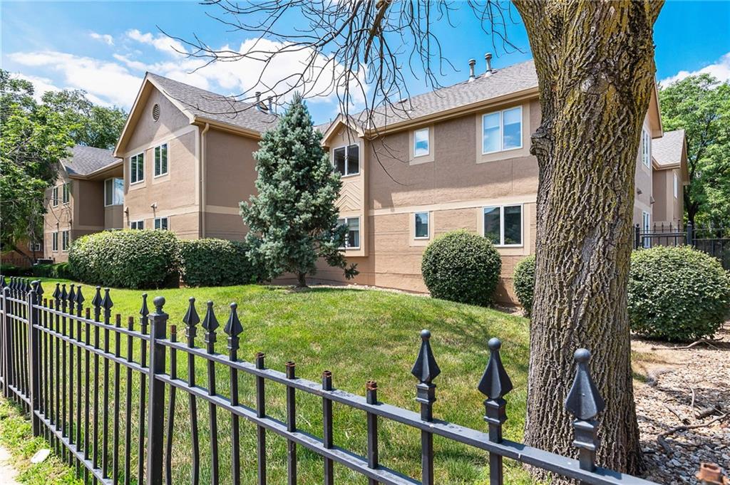 4320 Belleview #105 Avenue Property Photo 1