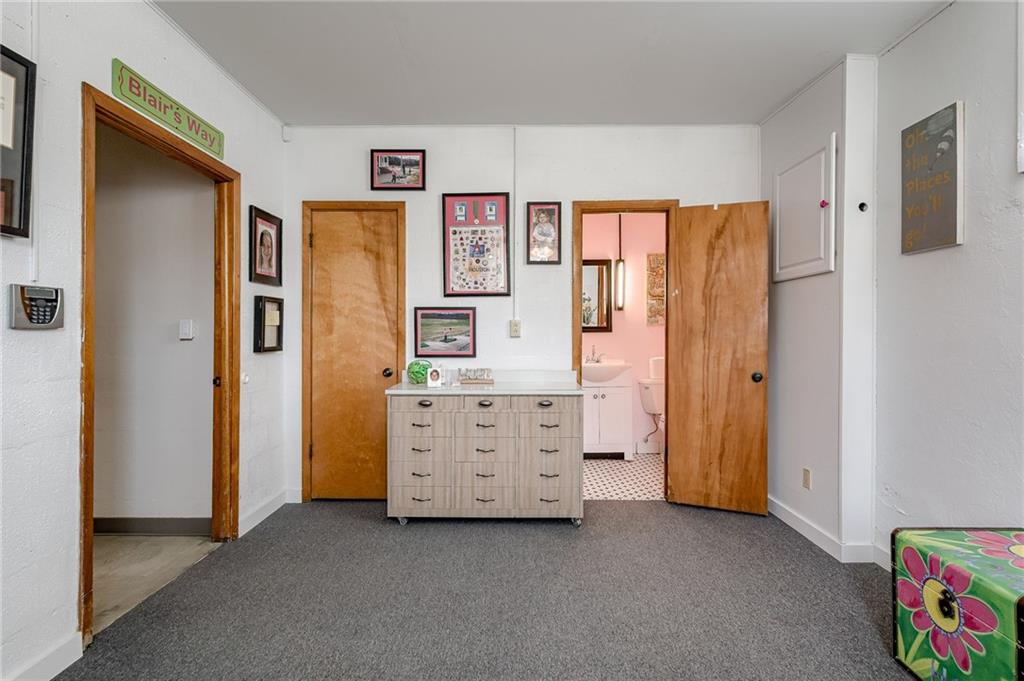 121 E Lexington Avenue Property Photo 12