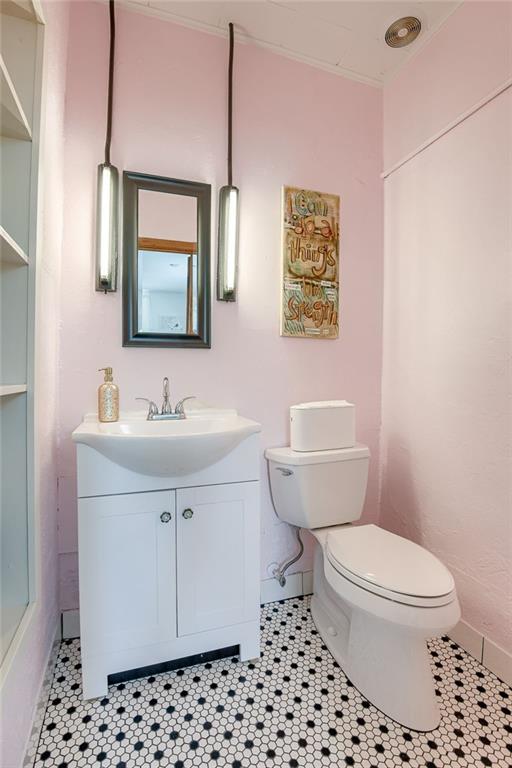 121 E Lexington Avenue Property Photo 14
