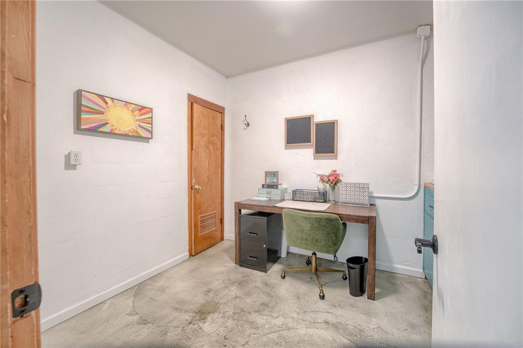 121 E Lexington Avenue Property Photo 15