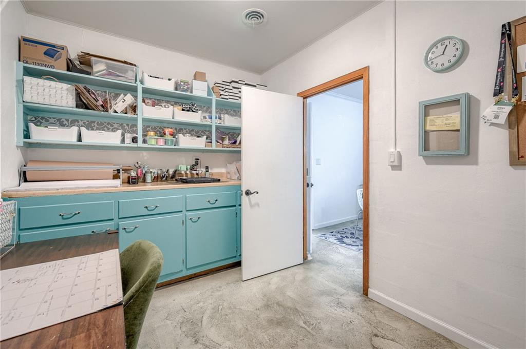 121 E Lexington Avenue Property Photo 16