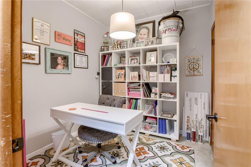 121 E Lexington Avenue Property Photo 17