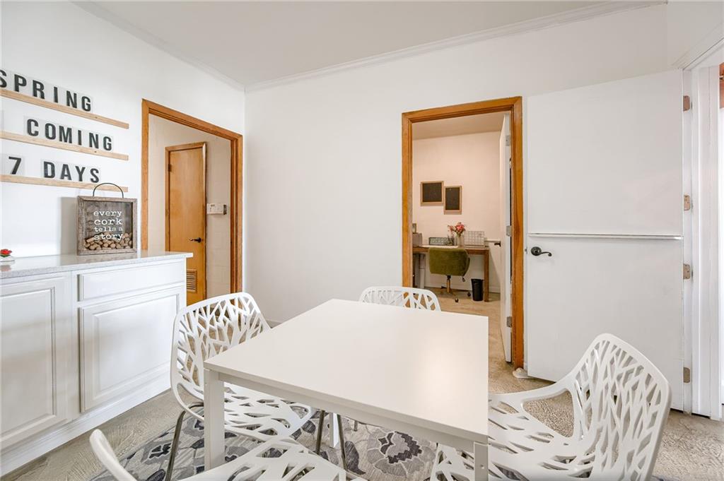 121 E Lexington Avenue Property Photo 19