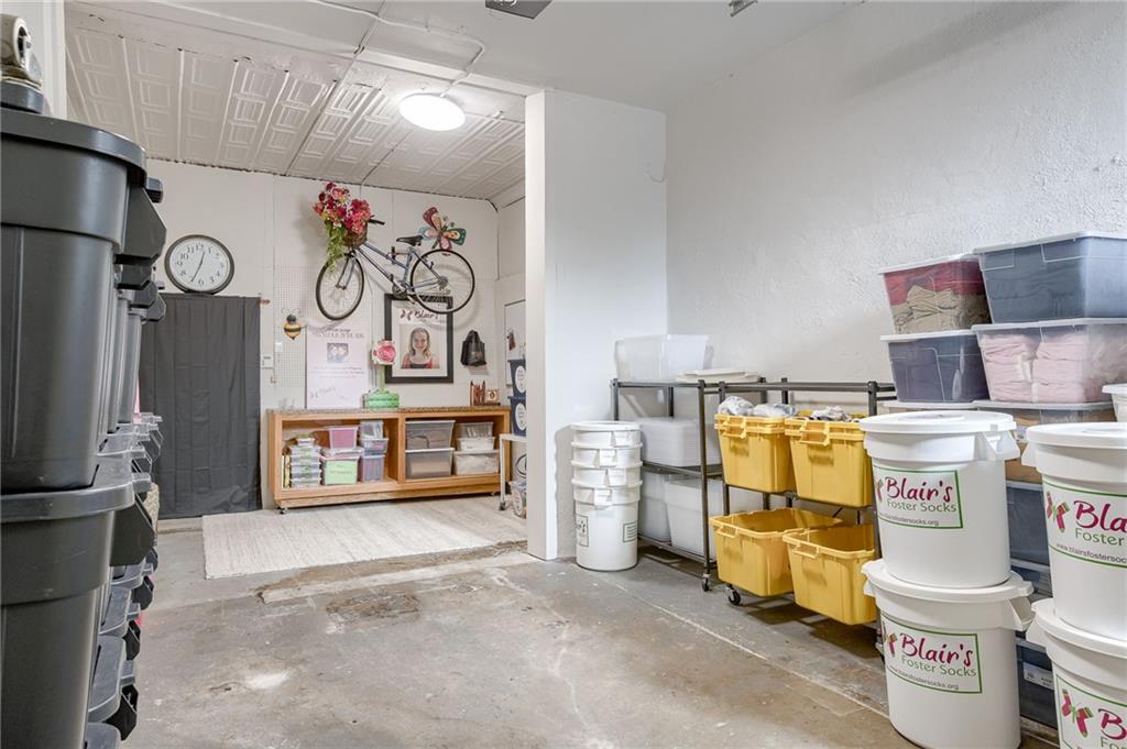 121 E Lexington Avenue Property Photo 23