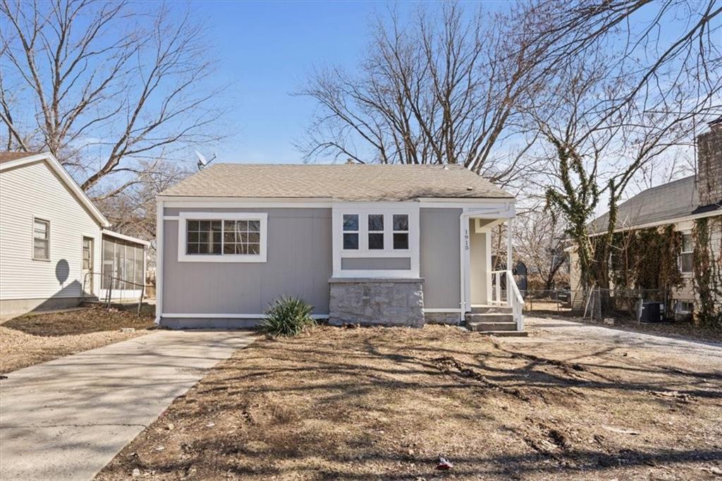 1915 S Norton Avenue Property Photo
