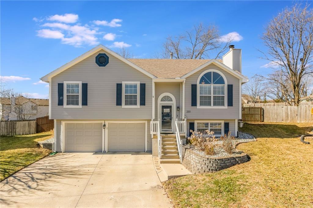 201 Ne Thames Court Property Photo