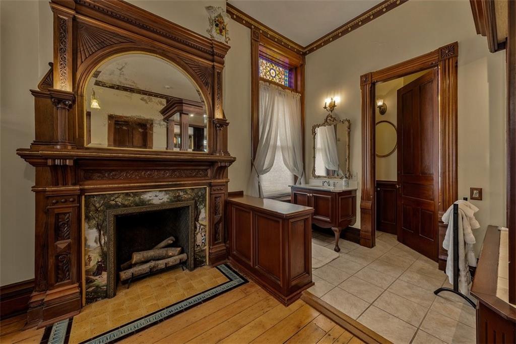 809 Hall Street Property Photo 35