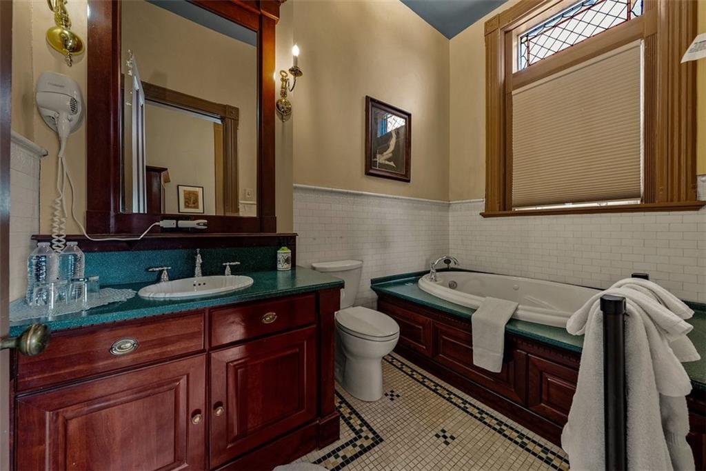 809 Hall Street Property Photo 39