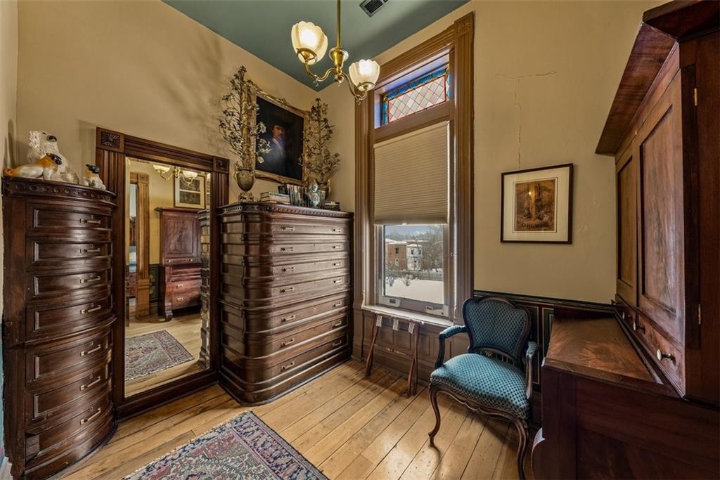 809 Hall Street Property Photo 40