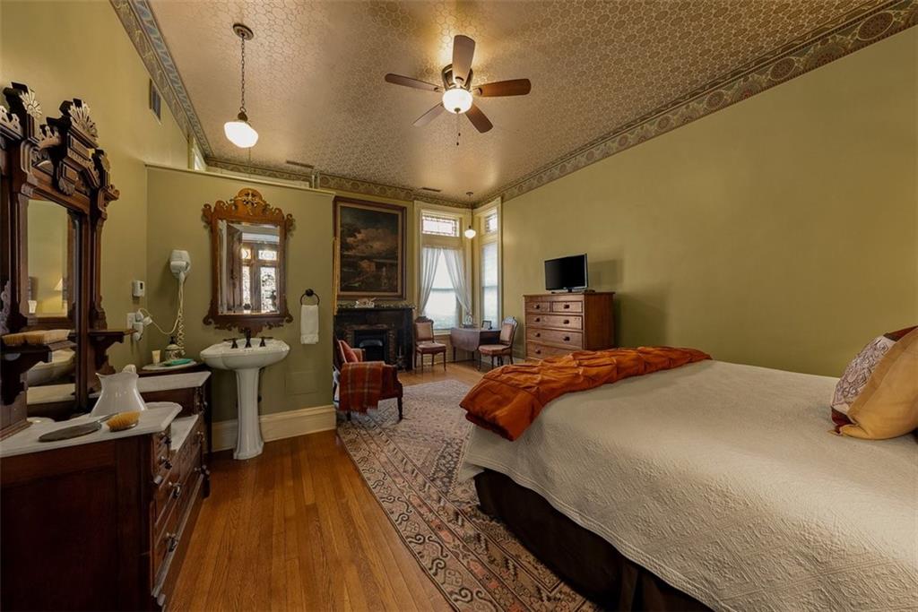 809 Hall Street Property Photo 42