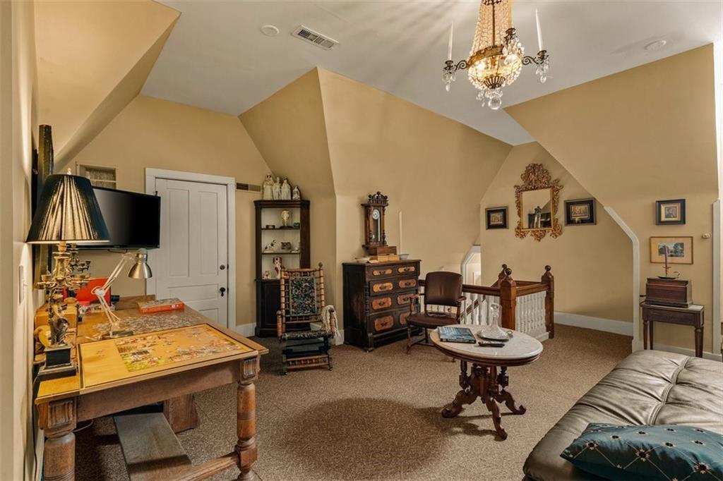 809 Hall Street Property Photo 48