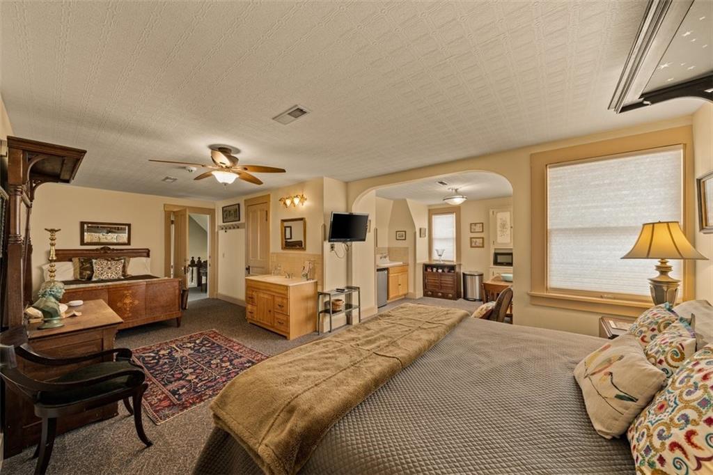 809 Hall Street Property Photo 52