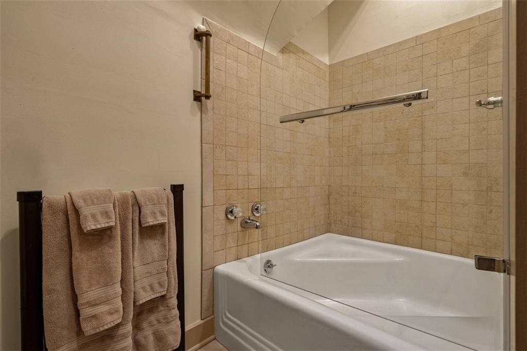 809 Hall Street Property Photo 54