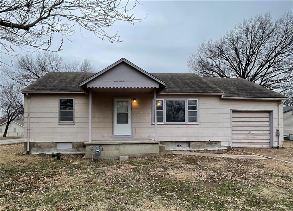 3000 Grand Avenue Property Photo