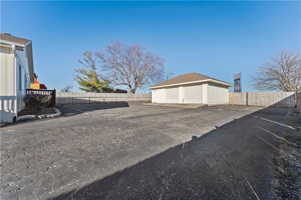 7607 Raytown Road Property Photo 6