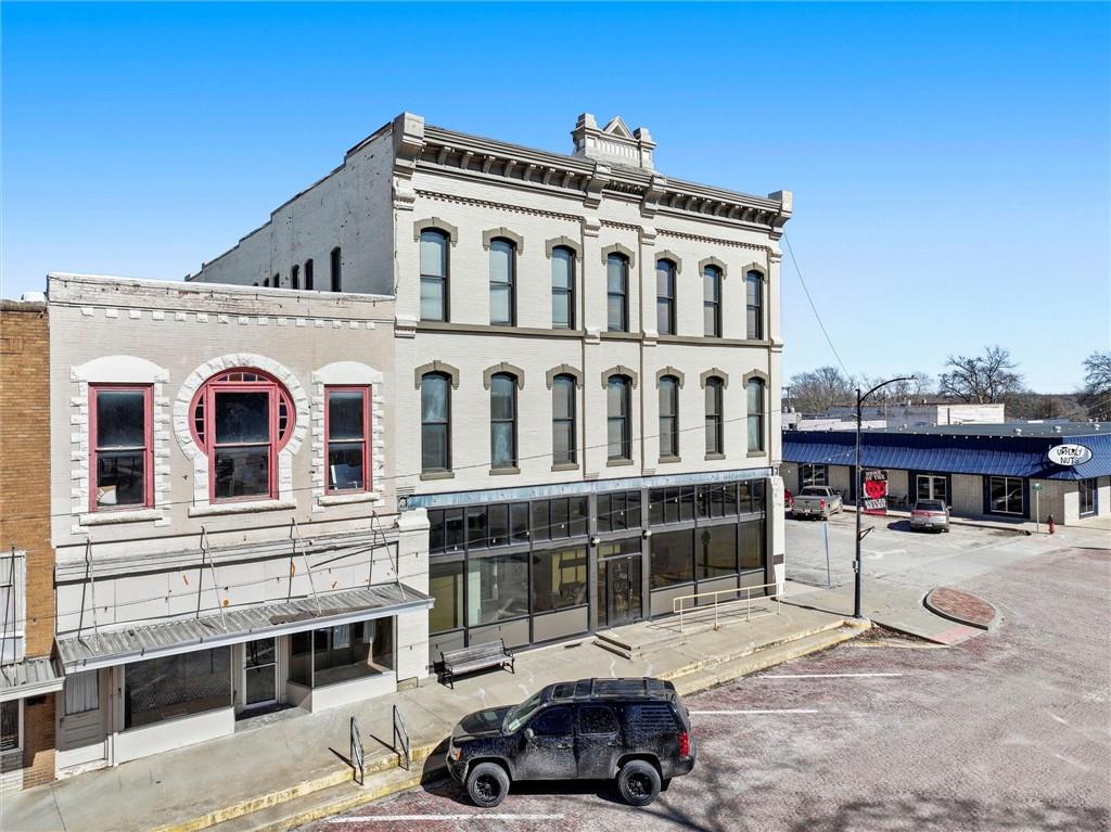 4 W Ohio Street Property Photo 4