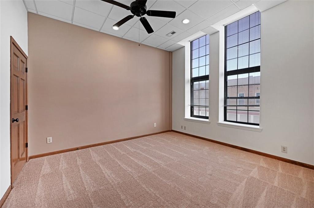 100 S 5th Street Property Photo 16