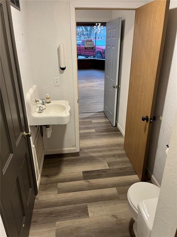 107 E 4th Avenue Property Photo 10