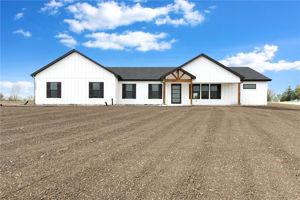 16586 Olive Street Property Photo 2