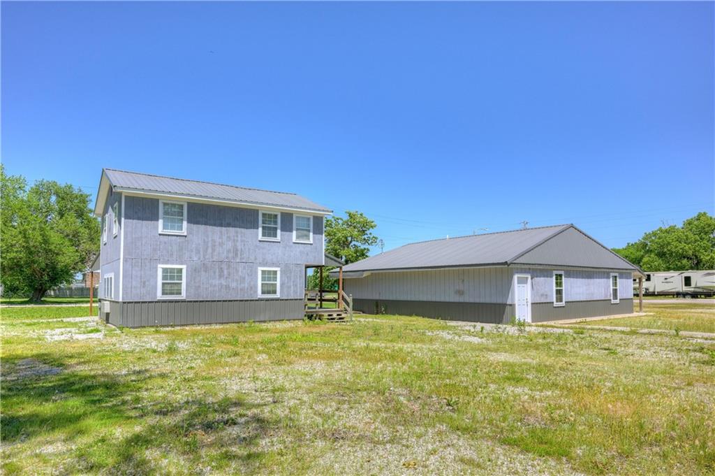 511 N East Avenue Property Photo 1