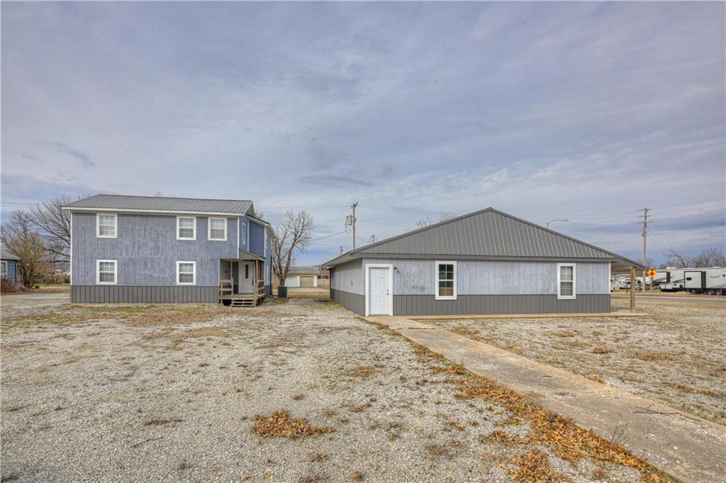 511 N East Avenue Property Photo 1