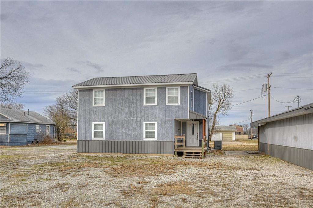 511 N East Avenue Property Photo 2
