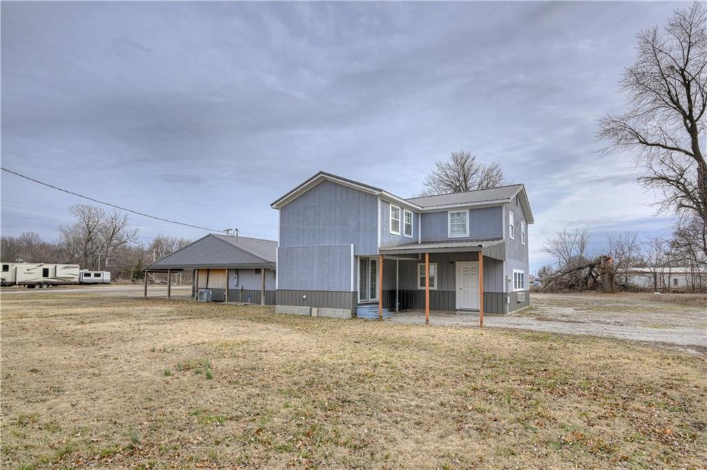 511 N East Avenue Property Photo 6