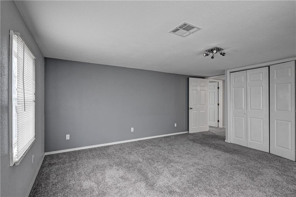 511 N East Avenue Property Photo 23