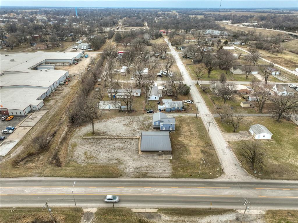 511 N East Avenue Property Photo 36