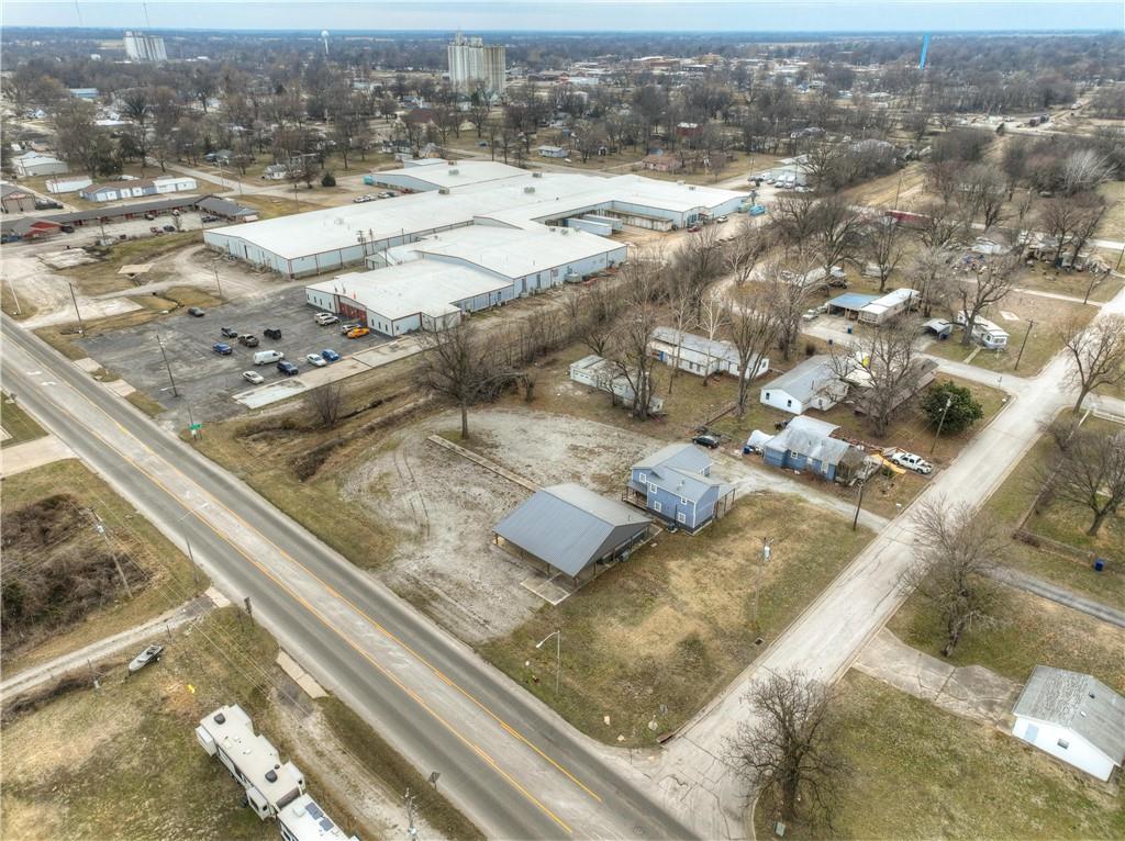 511 N East Avenue Property Photo 37