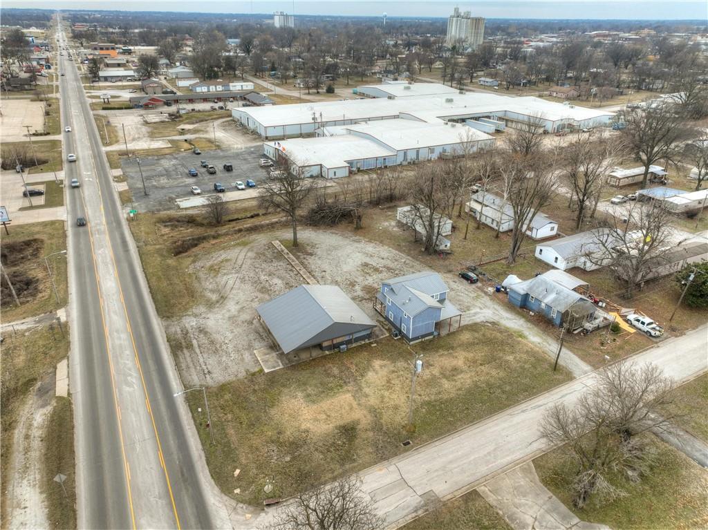 511 N East Avenue Property Photo 38