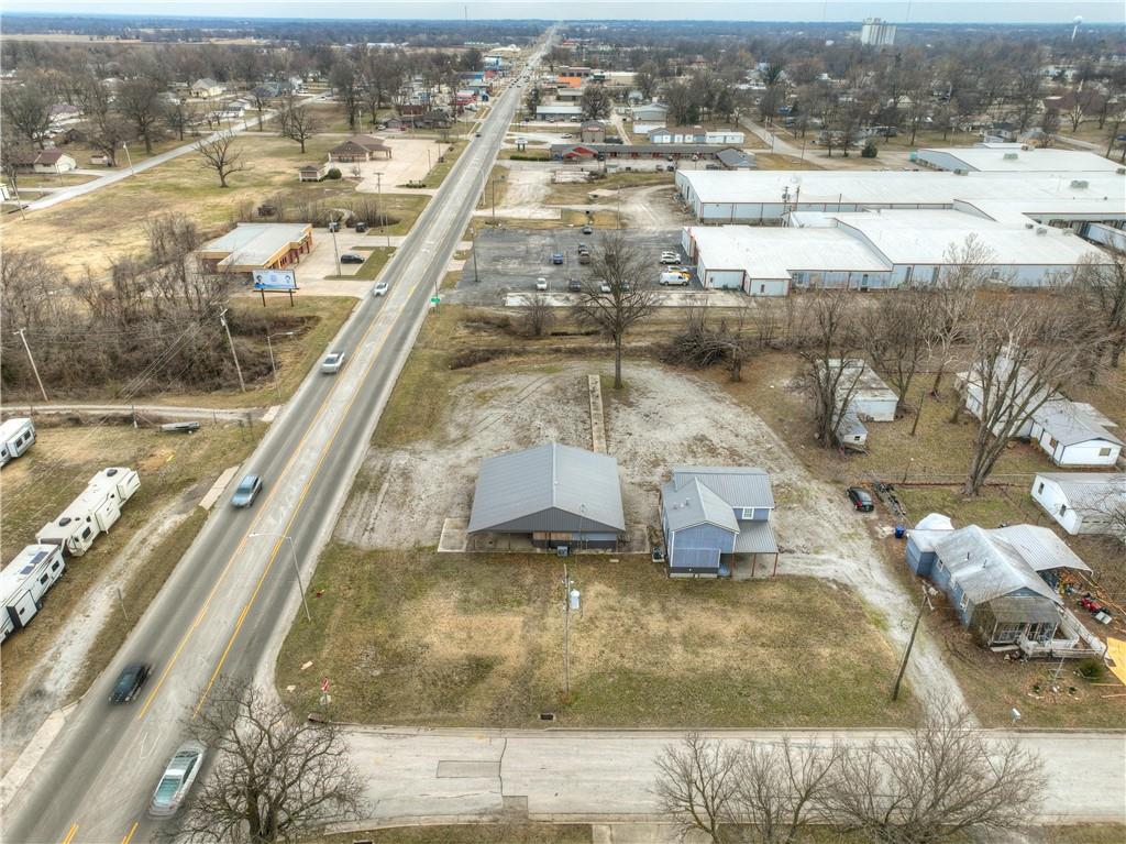 511 N East Avenue Property Photo 39