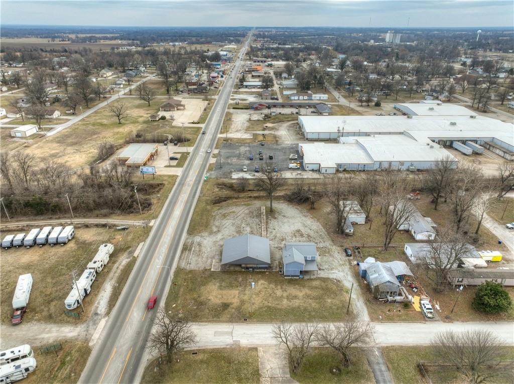 511 N East Avenue Property Photo 40