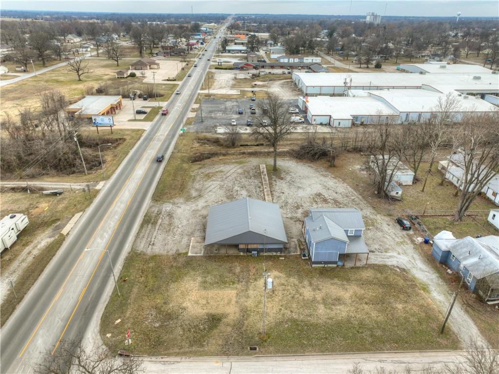 511 N East Avenue Property Photo 42
