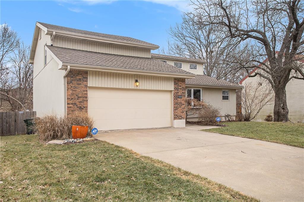 15005 S Locust Street Property Photo 6