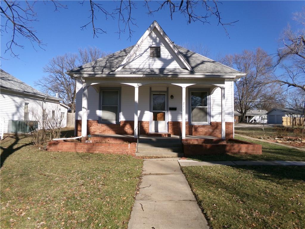 211 S Elm Street Property Photo
