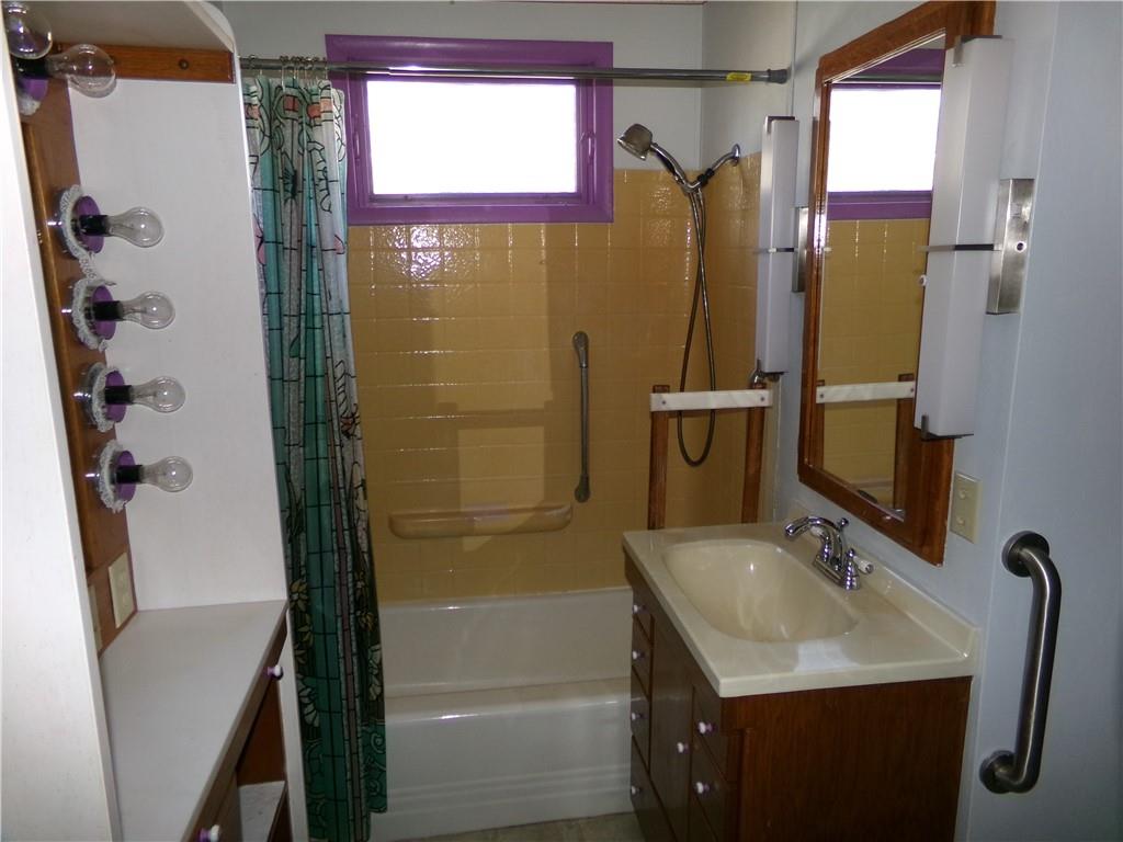 211 S Elm Street Property Photo 6