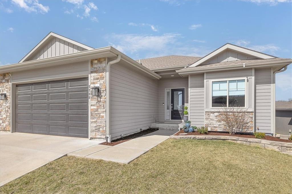 5208 Spruce Street Property Photo