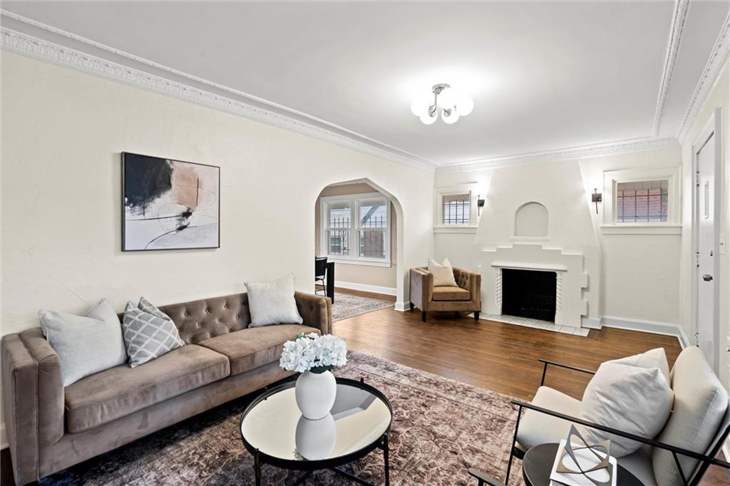 1122 E 76th Street Property Photo 1