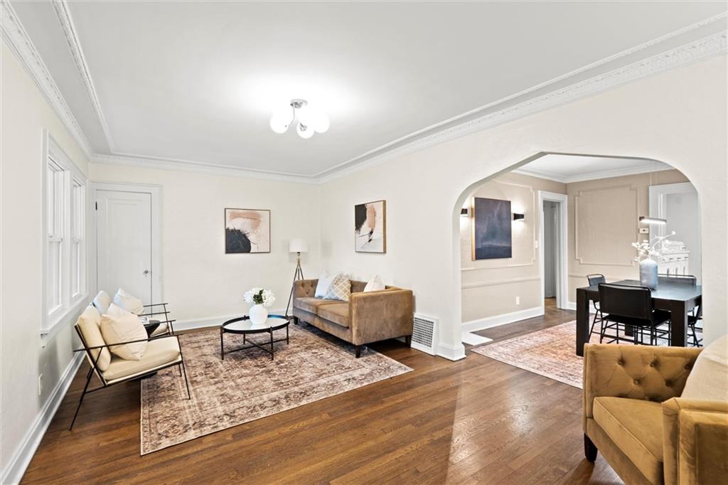 1122 E 76th Street Property Photo 4