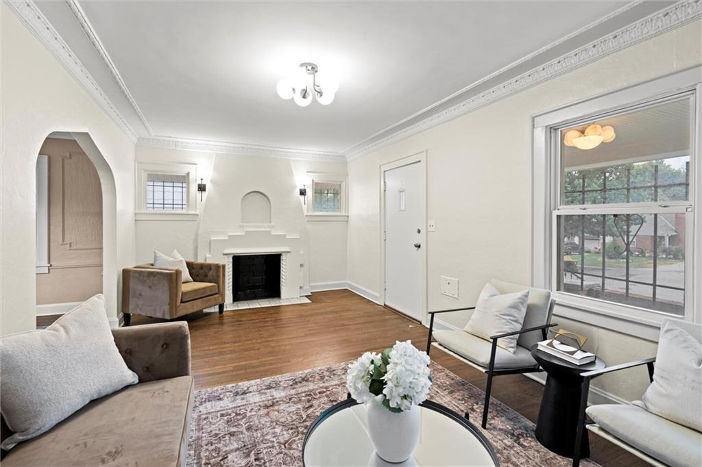 1122 E 76th Street Property Photo 6