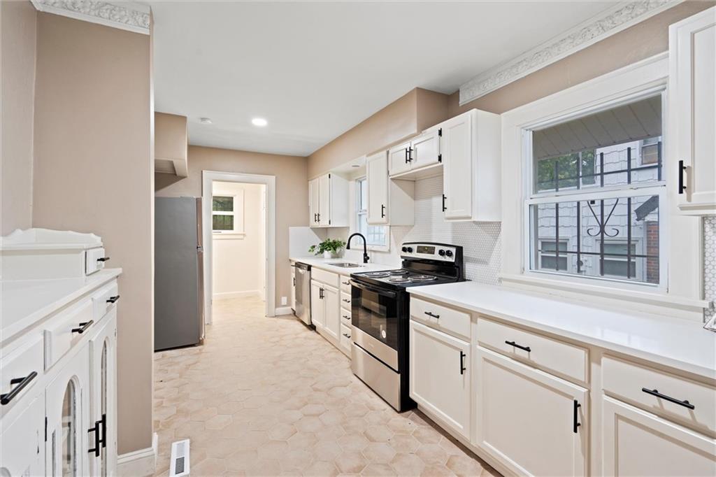 1122 E 76th Street Property Photo 7