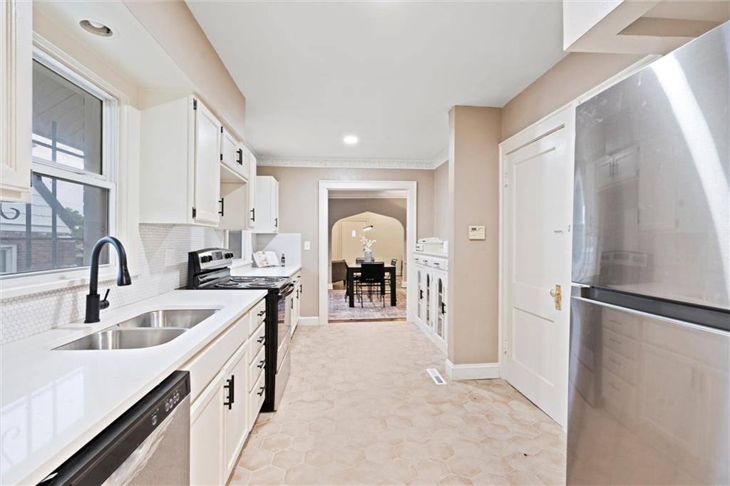 1122 E 76th Street Property Photo 10