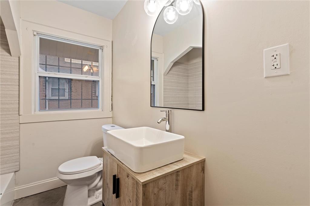 1122 E 76th Street Property Photo 15